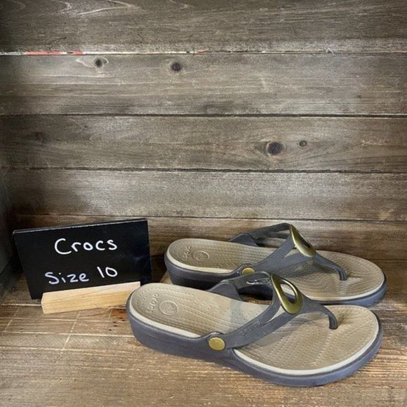 Womens Crocs Sanrah Circle Brown Flip Flops Sandals Size 10 M GUC‎ - Picture 1 of 6